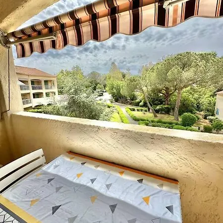 Nicola Port + Plage + Centre A Pieds Saint-Raphael (Var)